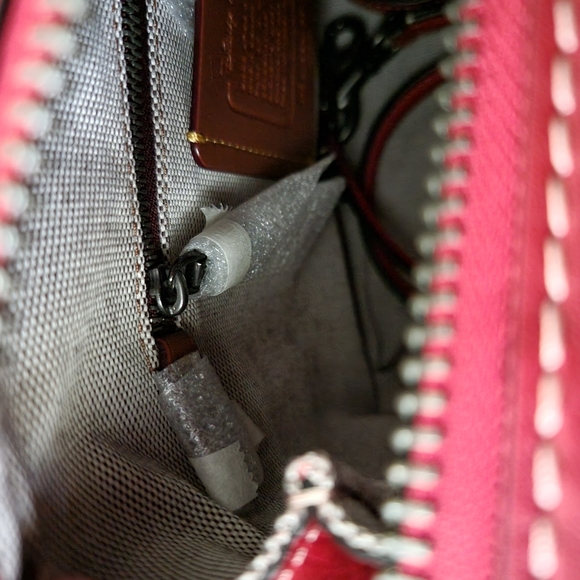 Coach Mickey Mouse Rouge - Picture 13 of 16